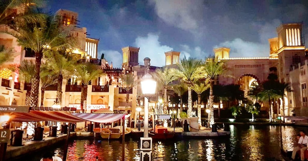 Đến Dubai không chỉ để
