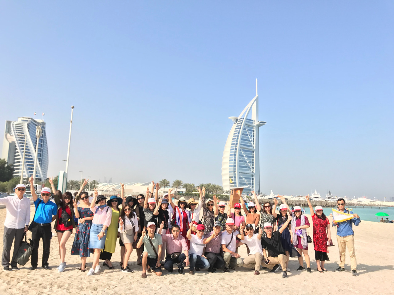 TOUR DU LỊCH DUBAI – SAFARI – ABUDHABI 6 NGÀY 5 ĐÊM  BAY EMIRATES 5 SAO